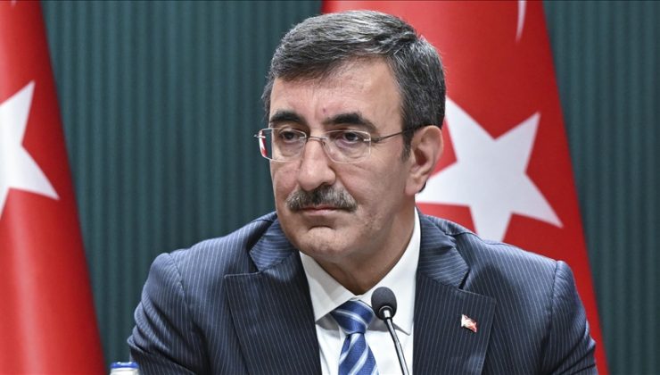 TASARIYI ELEŞTİRENLERİ ELEŞTİRDİ