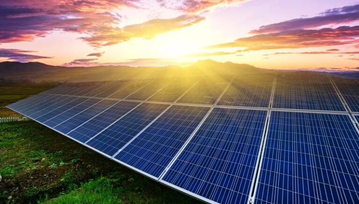 GÜNEŞ ENERJİSİ ZİRVEYE YÜRÜYOR